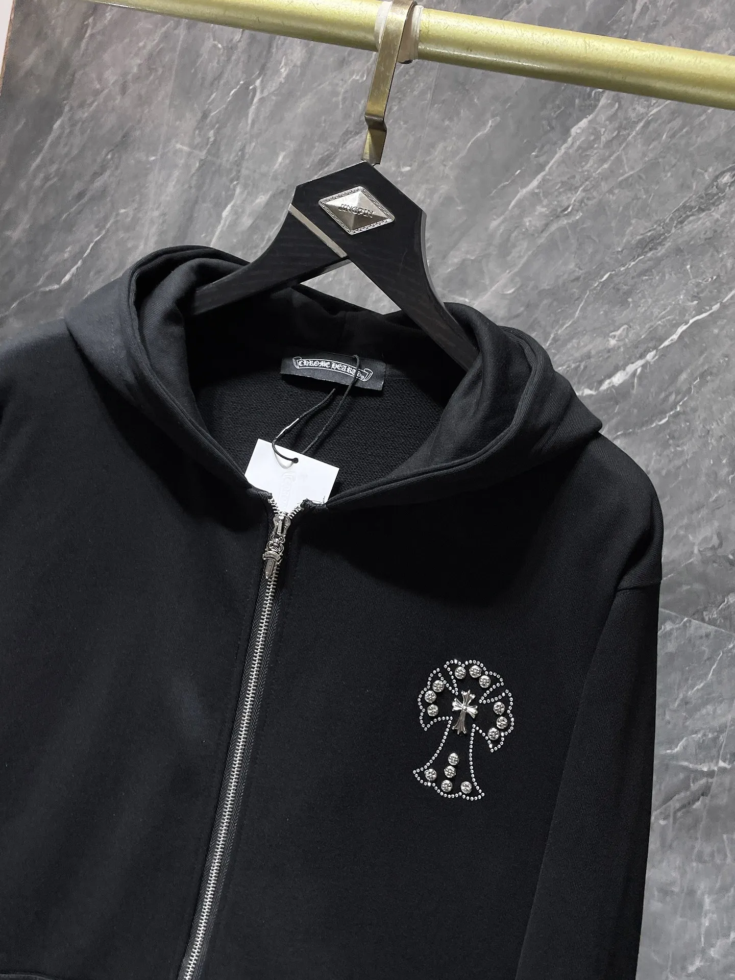 P276 Chrome Hearts Autumn and Winter 2025 Counter Synchronization Chrome Hot Diamond Cross Handmade Willow Sweatshirt Imported Diamond➕Handmade Willow Improved Customized Version 1:1 High Weight High Quality Fabric Recommended Color: Black White Code Number: S, M, L, XL